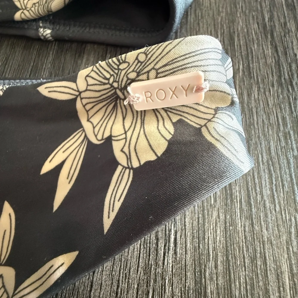👙 Roxy Floral Bikini Top in Gray and Cream L/S 👙 - Picture 4 of 5